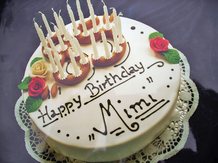 Verschiedene Geburtstags Torte Aus Sahne Mal Mit Kirschen Mal Mit Himmbergen Oder Eierlikor Geburtstagstorte Geburtstag Torte Torten