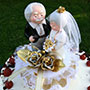 Die goldene Hochzeit muss mit einer Jubiläums-Torte im schwarzwälder Stil gefeiert werden.