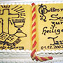 Diese Tauftorte mundet bestimmt gut. Die Bibel ist mit feinem Massa Ticino überzogen und mit Schokolade verziert.